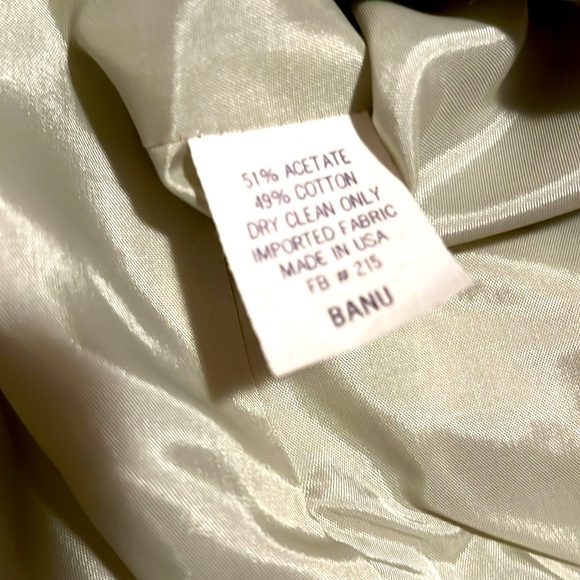 Banu Paris sz 8 lined textured suit. Jade like buttons. Smoke/Pet free - Picture 4 of 5